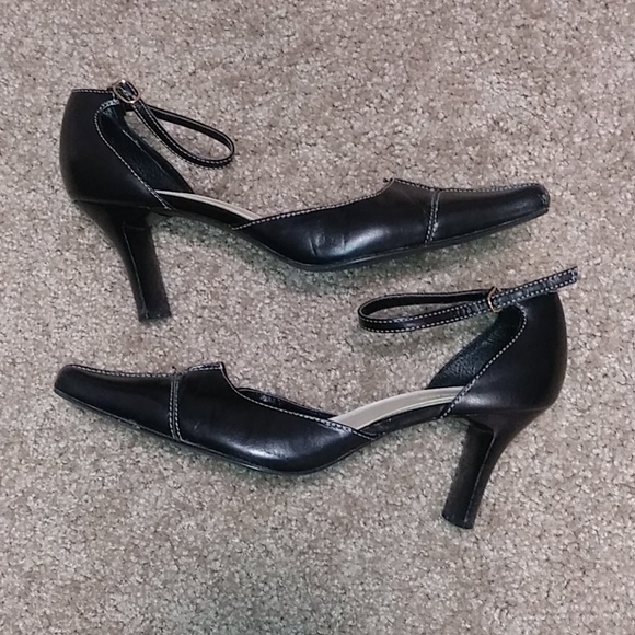 Black ankle strap pumps Size 7.5 Disc SHIPPING - Picture 2 of 5